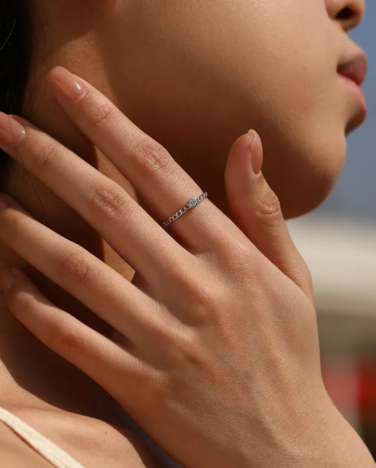 chain link moissanite ring in 925 sterling silver with bezel-set round stone