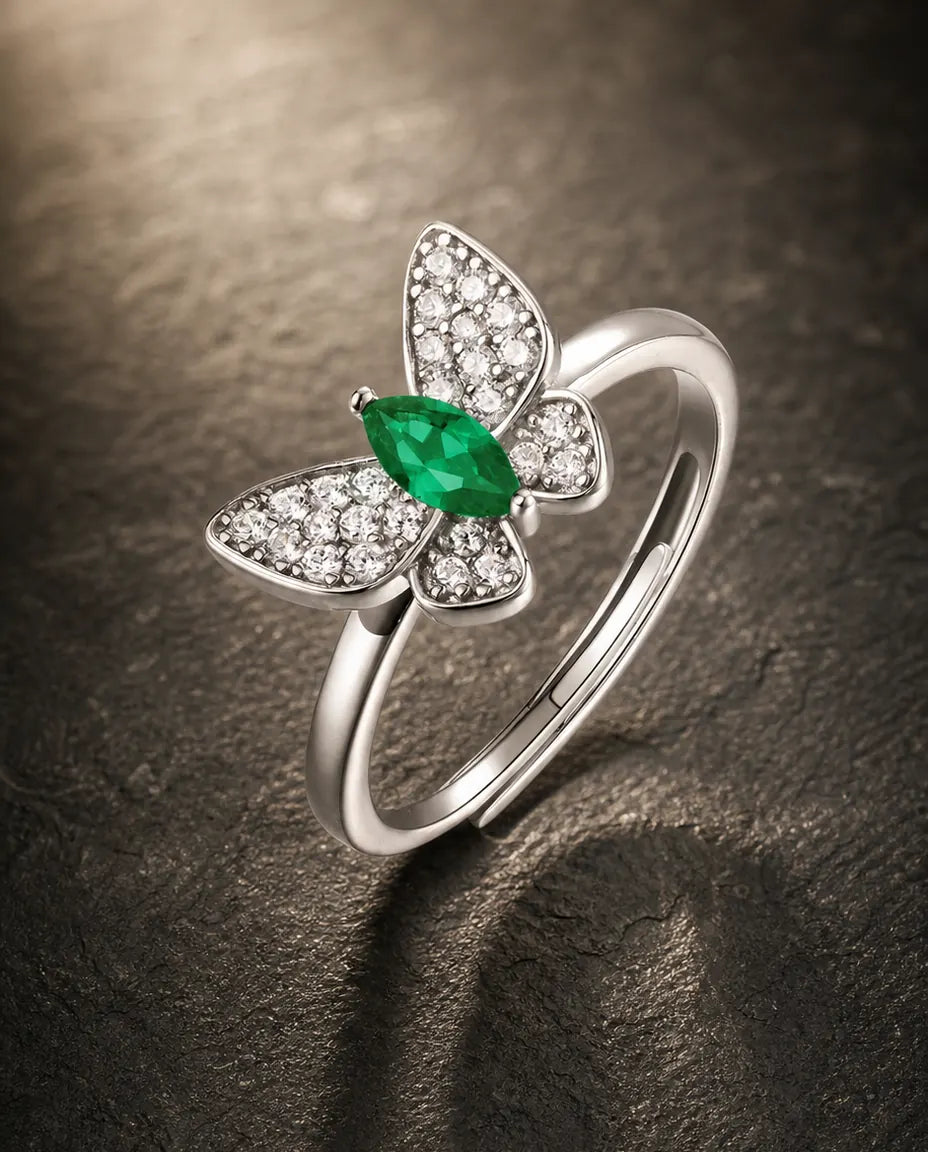 Lab emerald gemstone ring in 925 sterling silver