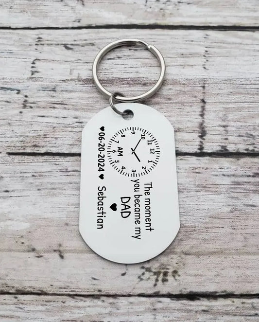 Engraved back of the keyring with clock, date, name and the moment you became my Dad