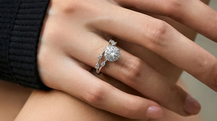 Promise Rings Explained: Meaning, Symbolism & How They Differ from Engagement Rings