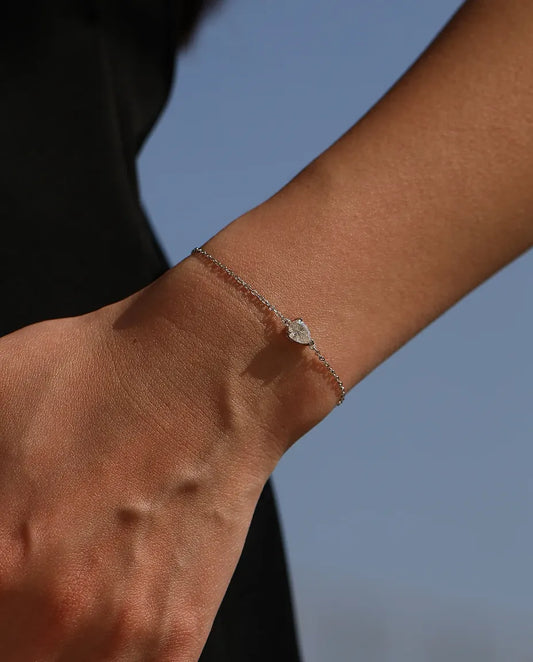 0.8ct pear-cut moissanite teardrop bracelet in 925 sterling silver