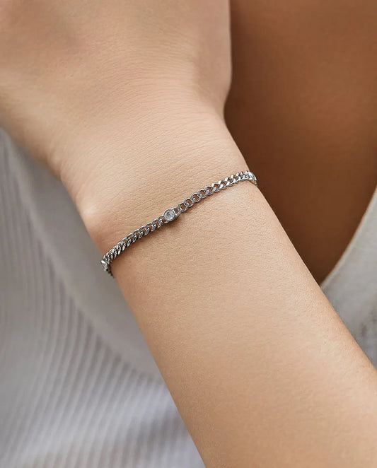 Moissanite twisted chain bracelet in white-gold-plated 925 sterling silver
