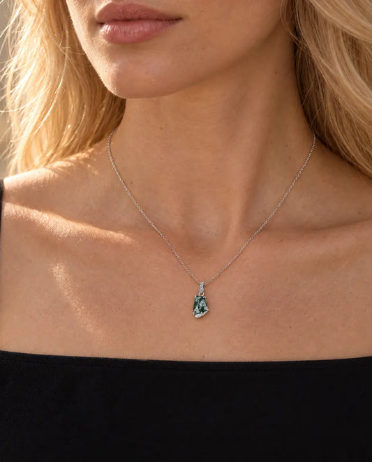 Moss Agate Slab Necklace in 925 Sterling Silver - worn on a model, close-up at the collarbone