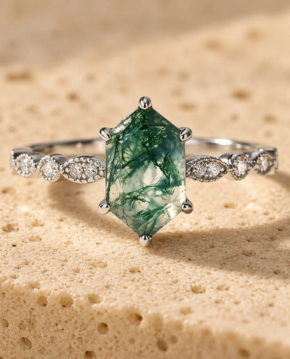 Moss Agate Ring - close-up of the gemstone