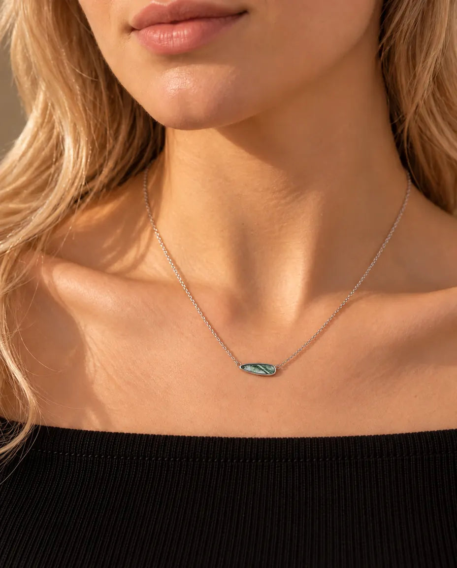 Moss Agate Bar Necklace in 925 Sterling Silver - worn on a model, close-up at the collarbone