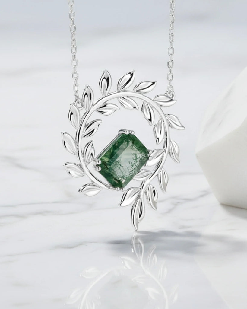 Moss Agate Wreath Pendant Necklace