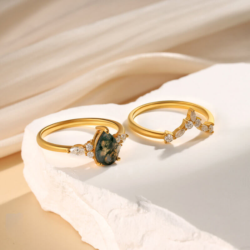 Pear Shaped Moss Agate Ring Set with Moissanite 18K Gold