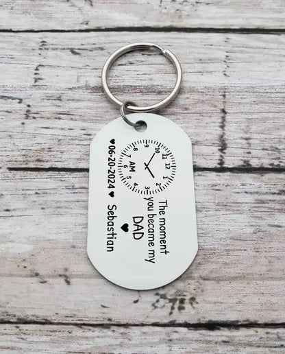 Engraved back of the keyring with clock, date, name and the moment you became my Dad