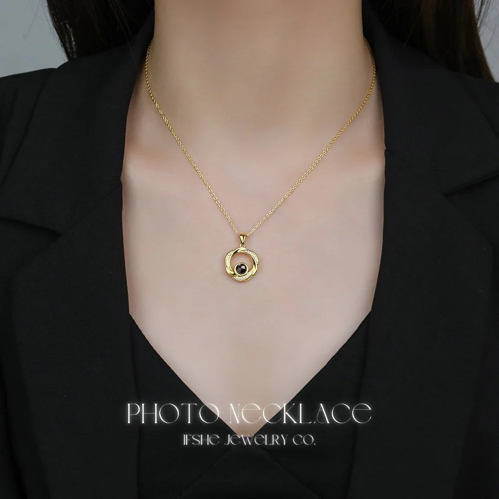 Photo Necklace for Women - Photo Projection Necklace with Picture Inside