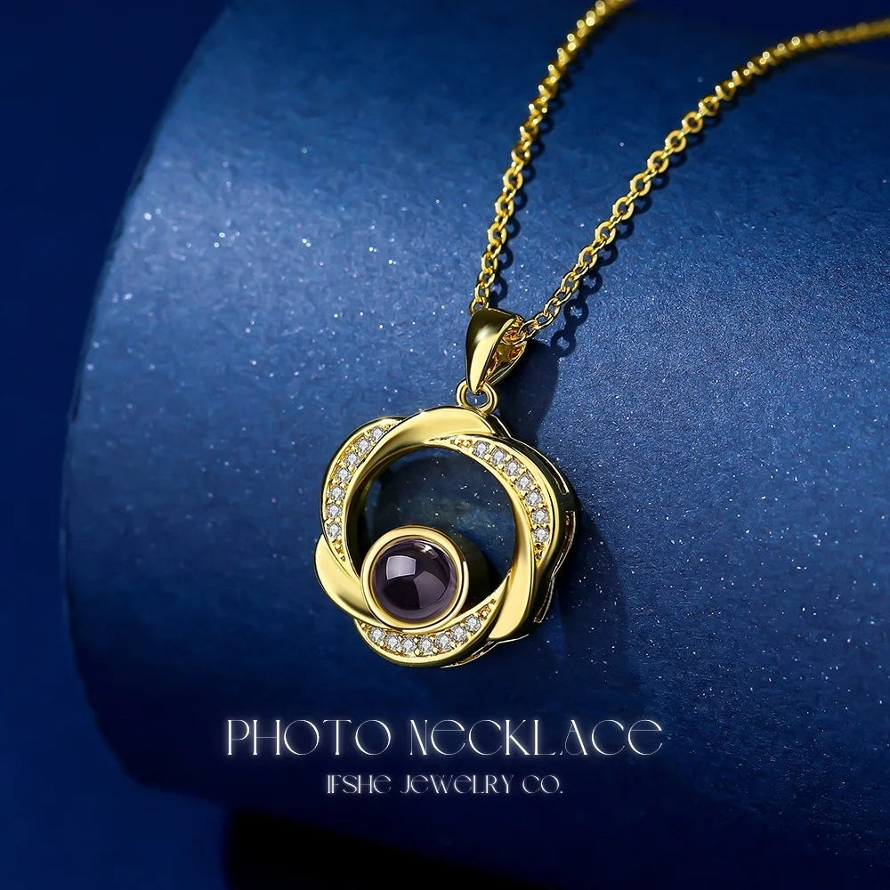 Photo Necklace for Women - Photo Projection Necklace with Picture Inside