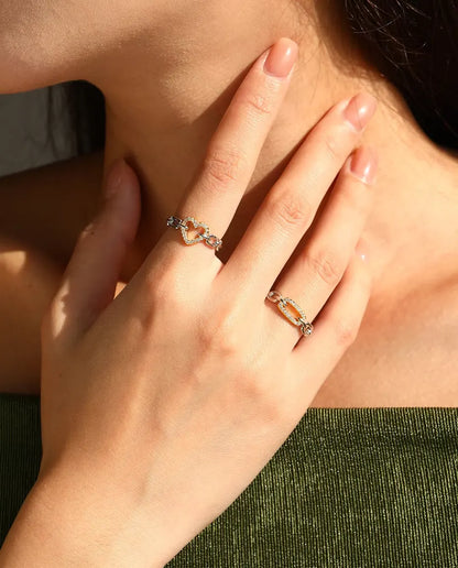 Two tone chain link ring in 925 sterling silver with a gold tone pave bar