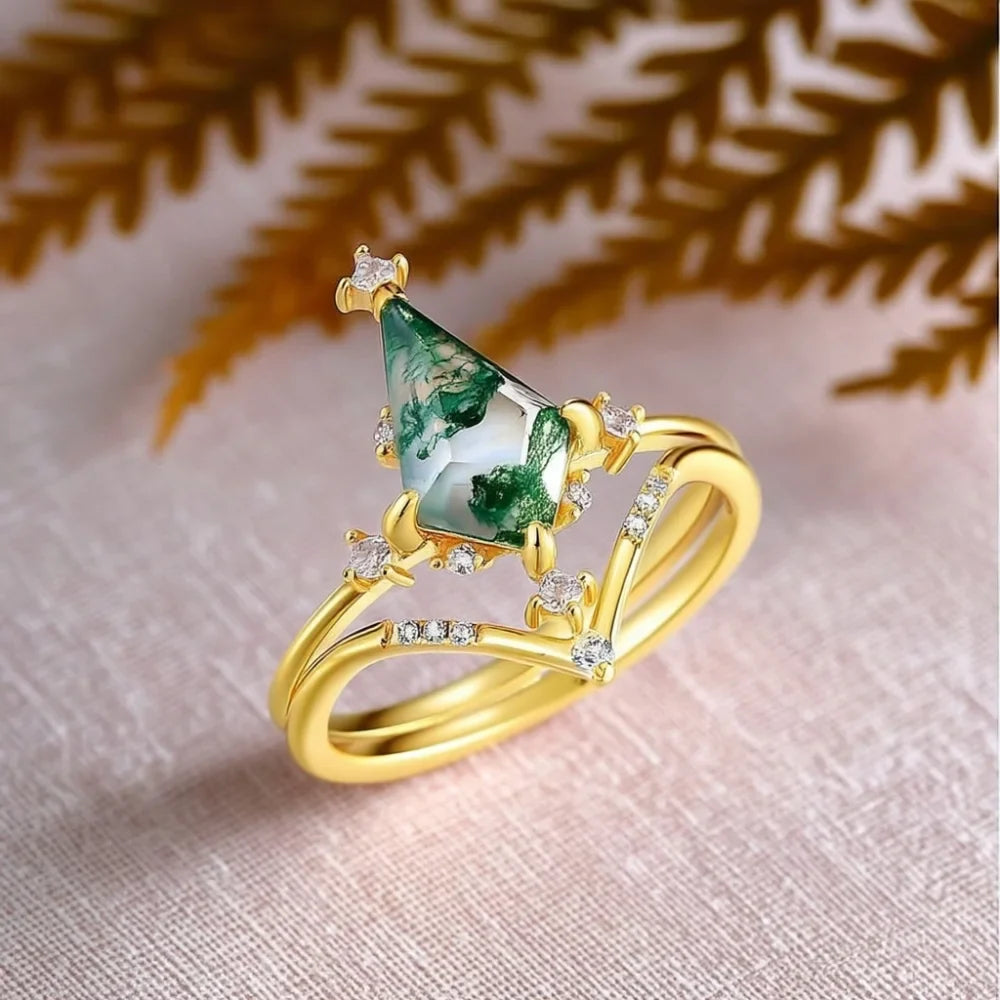 Vintage Kite-Shaped Moss Agate Ring Set in 925 Sterling Silver