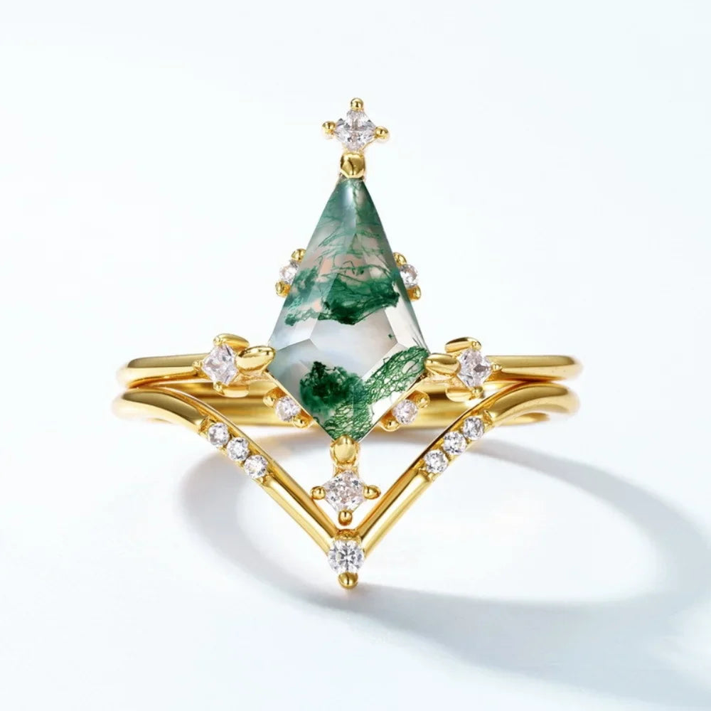 Vintage Kite-Shaped Moss Agate Ring Set in 925 Sterling Silver