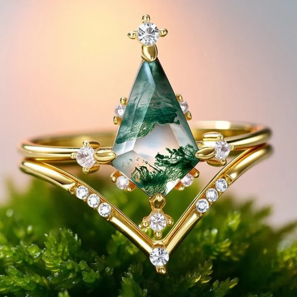 Vintage Kite-Shaped Moss Agate Ring Set in 925 Sterling Silver